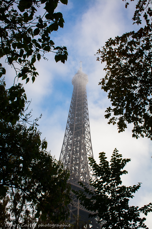 La Tour Eiffel embrumée