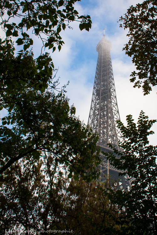 La Tour Eiffel embrumée