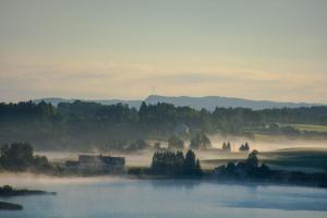 Jura brumes sur le lac